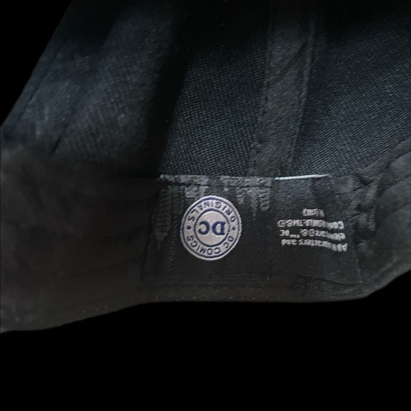 DC Comics Originals The Joker Batman Snap back Hat. - Picture 2 of 4